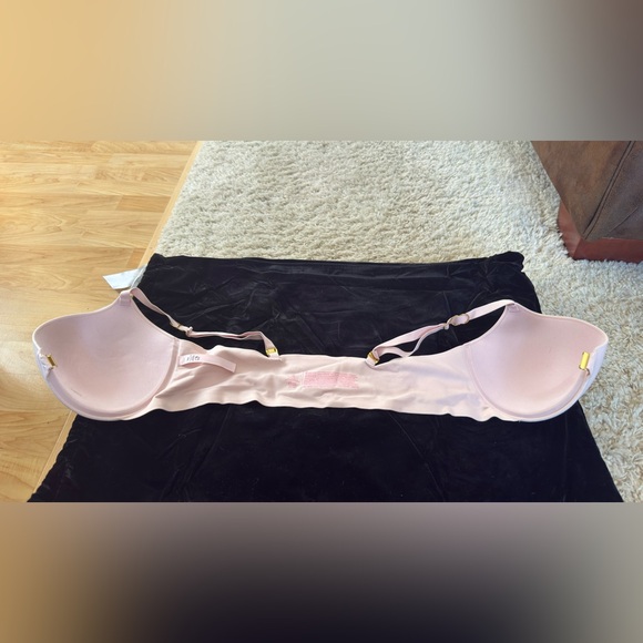 Victoria's Secret Full Coverage, Front Closure Soft Pink Bra - Picture 5 of 7